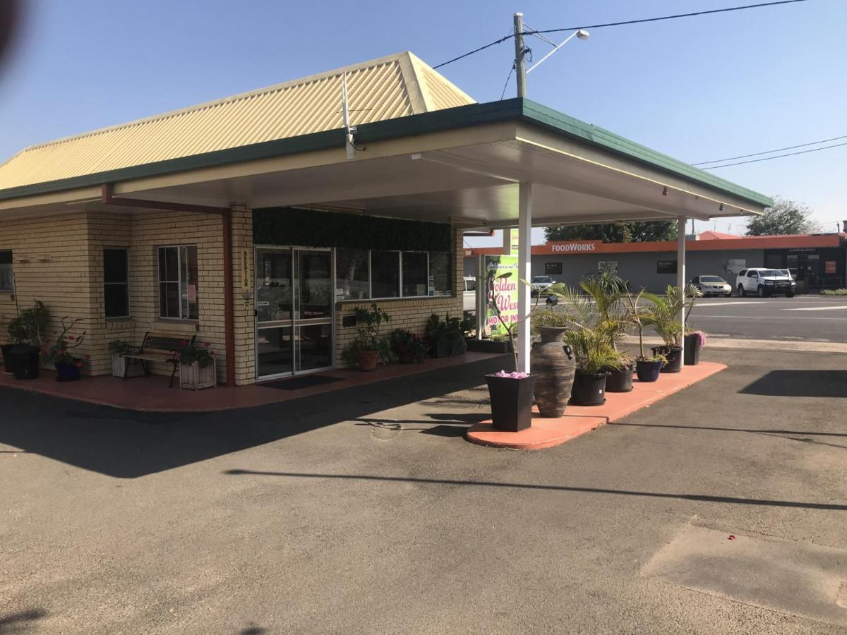 Golden West Motor Inn Miles Exterior photo
